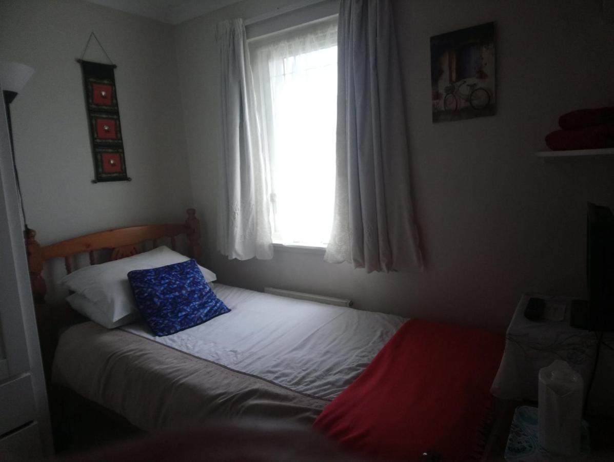 Homely Haven, 邓弗姆林 外观 照片