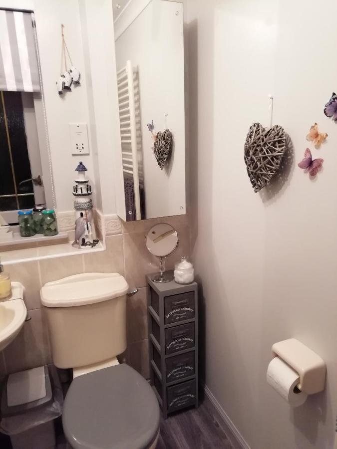 Homely Haven, 邓弗姆林 外观 照片